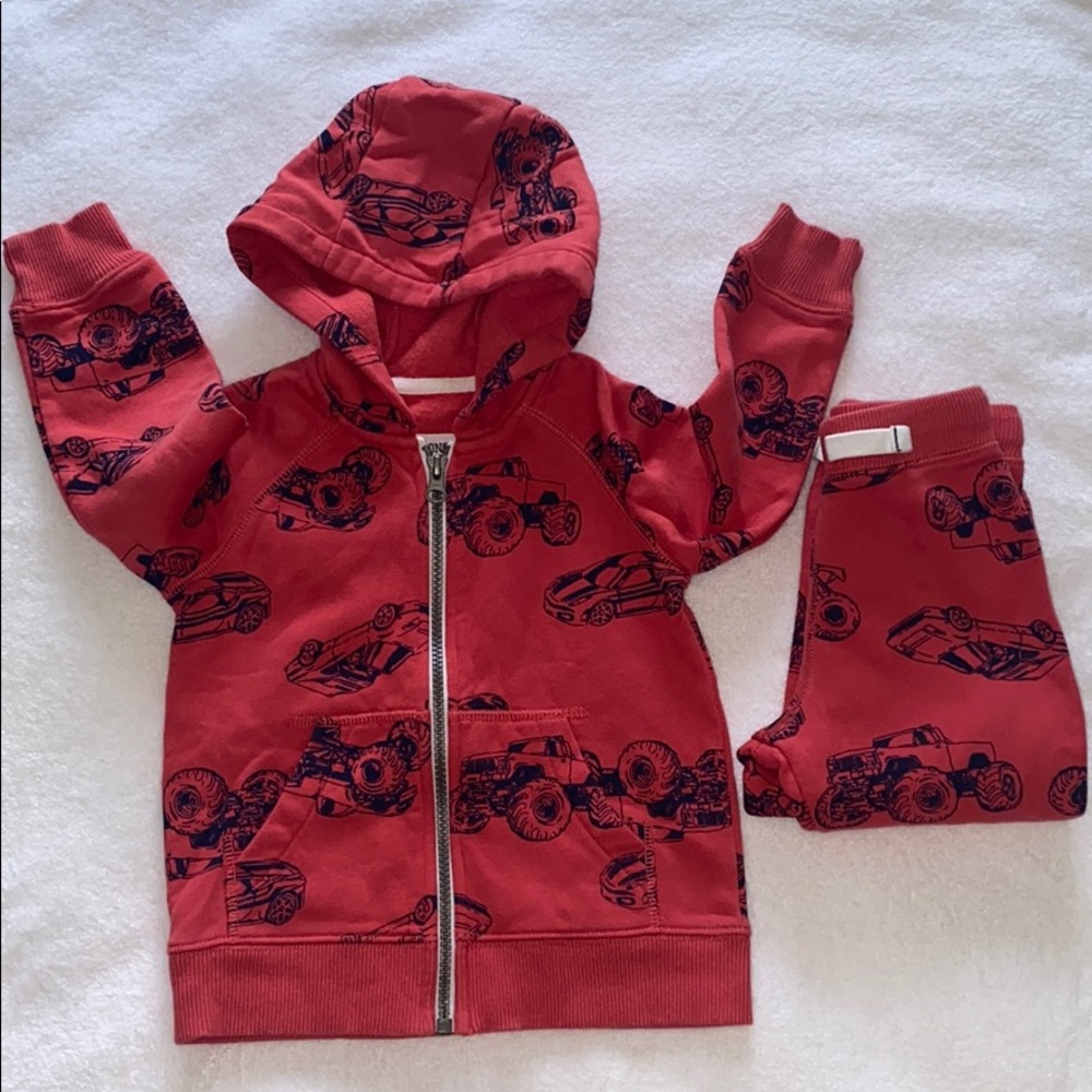 CARTER’S BOYS SWEATSUIT SIZE 2T
